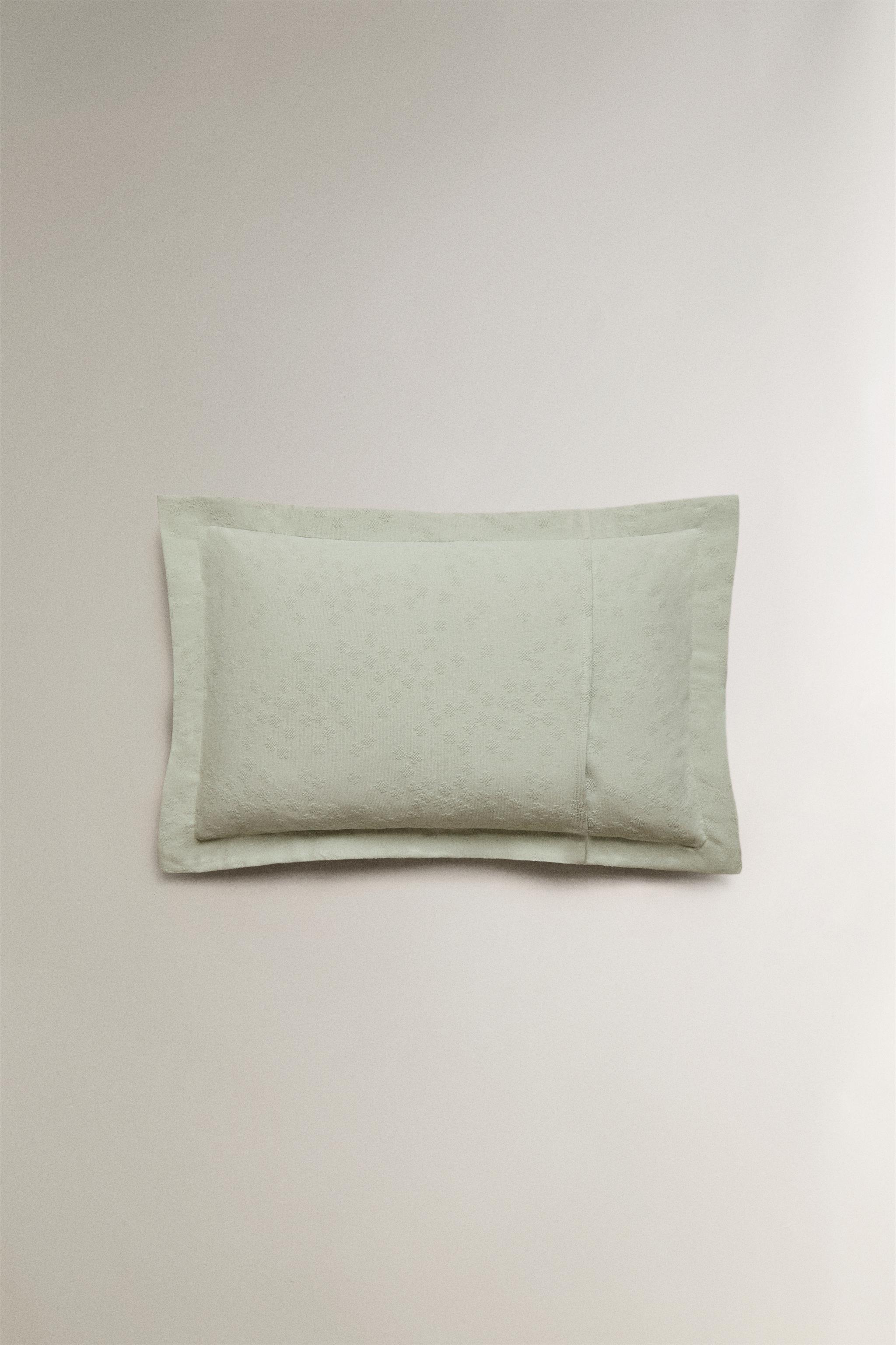 CLOVER THROW PILLOW COVER